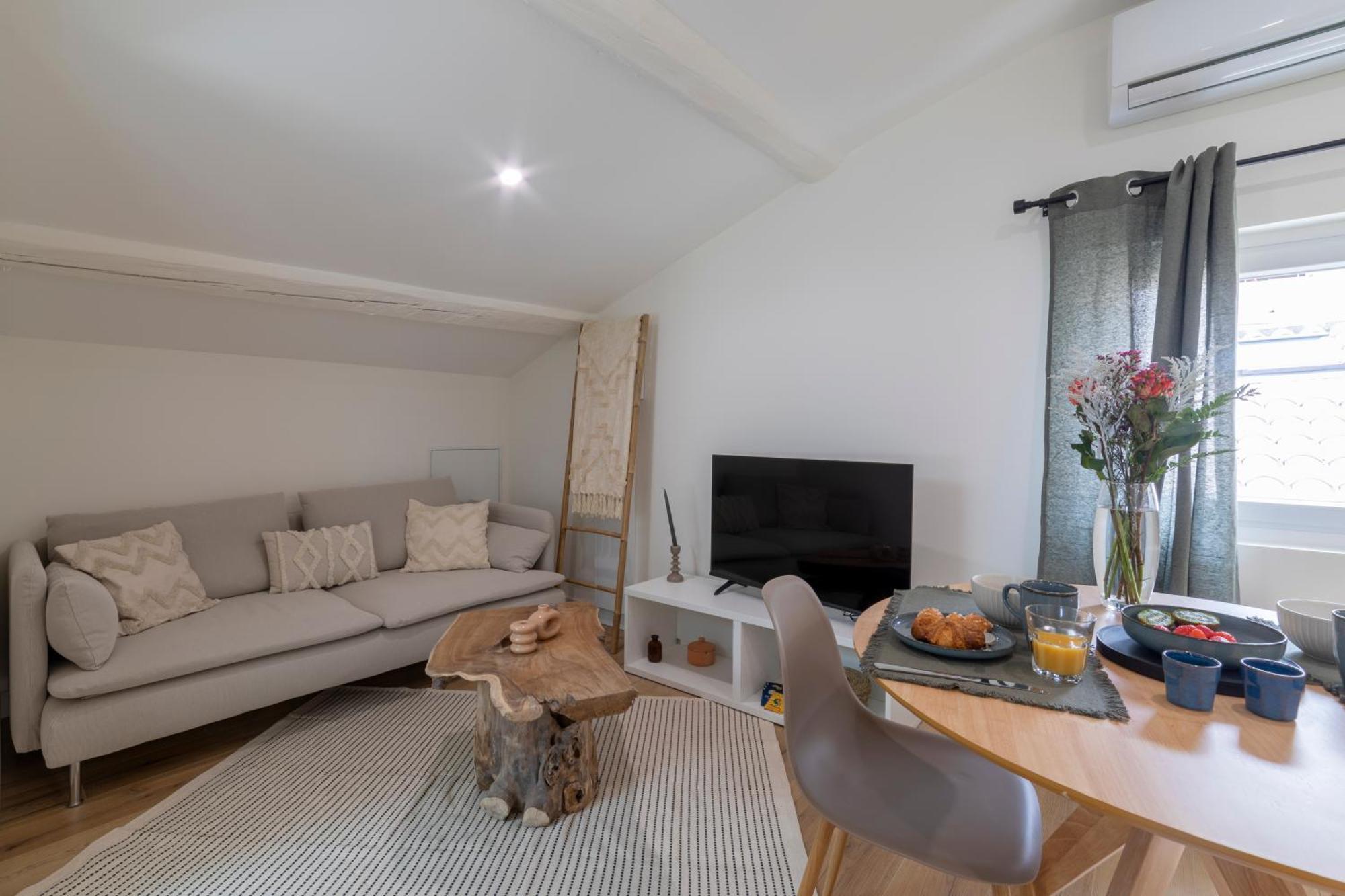 Appartement Le Belvedere Nimois Pour 2 Vue Panoramique Clim Maisoncarreeconciergerie